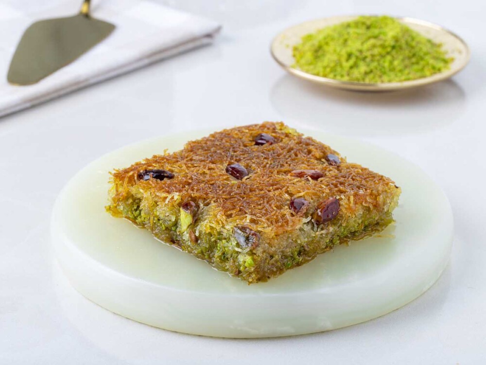 Kadayıf with Pistachio on a Tray - 